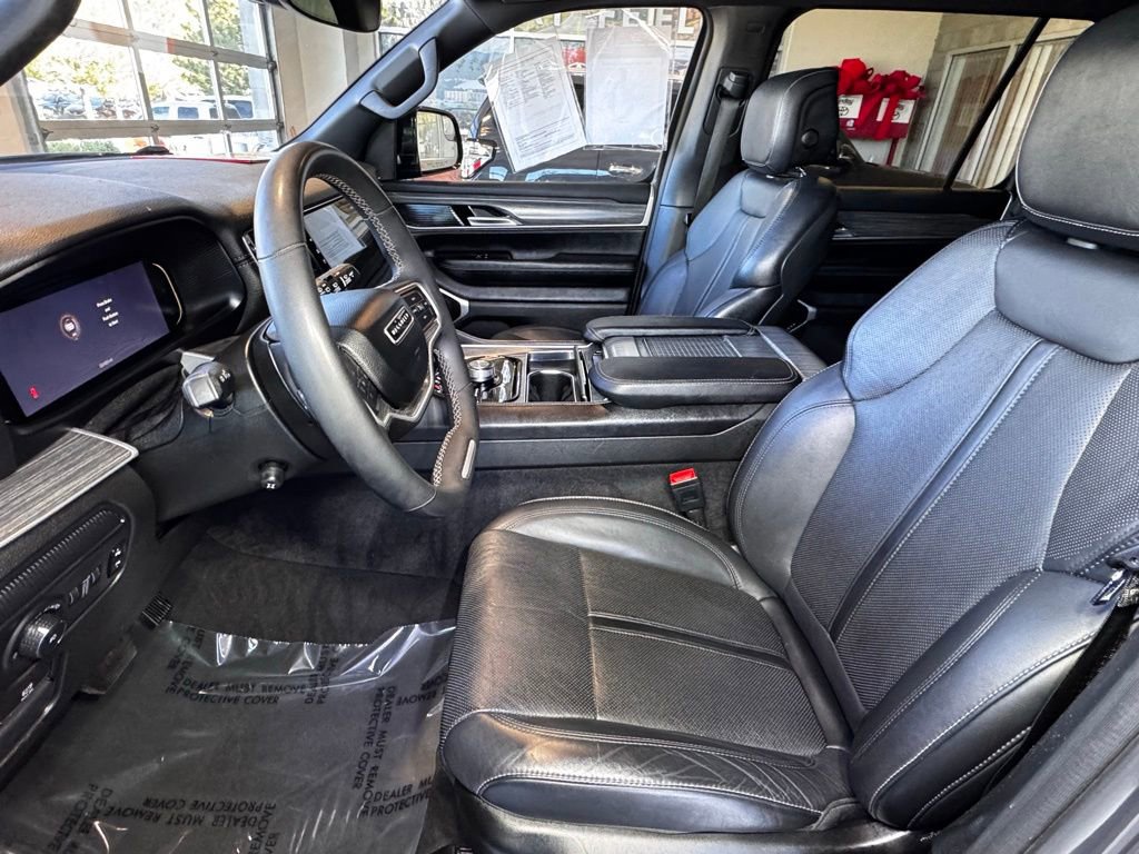 Used 2024 Jeep Wagoneer L Series II w/ Flexible Seating Group AWD/4WD image 15