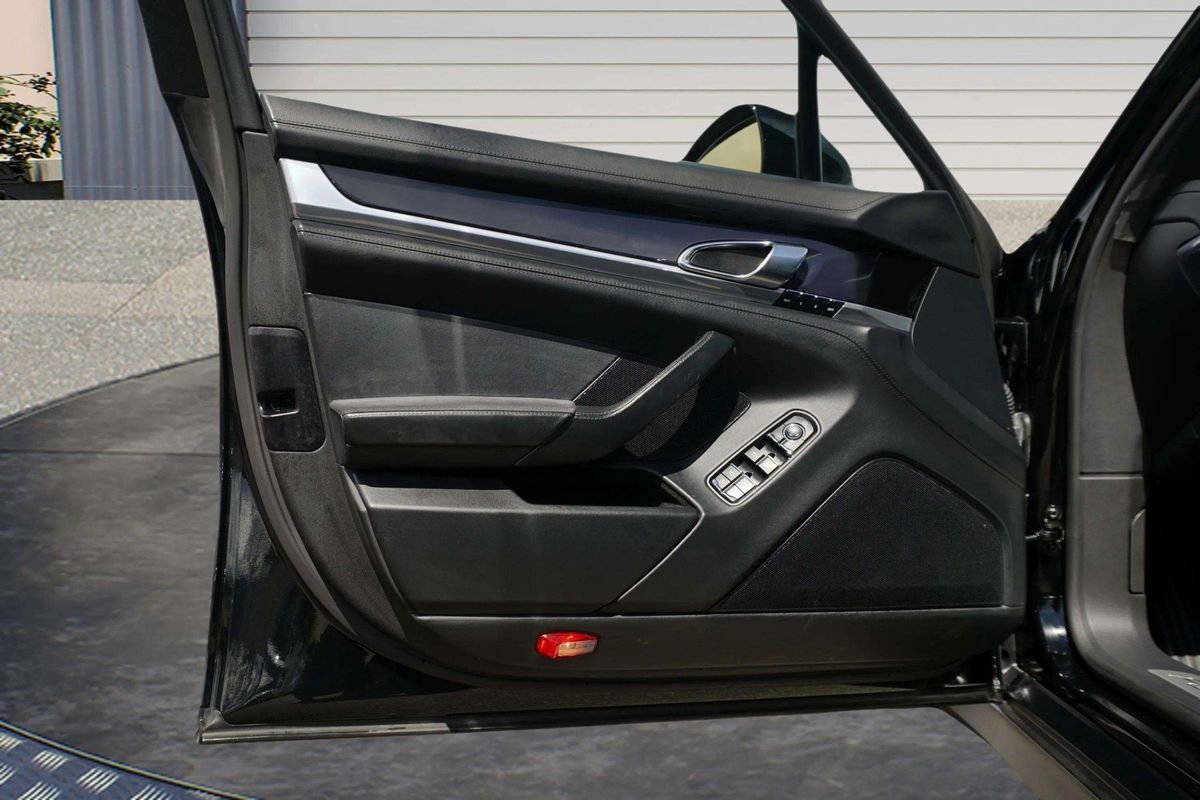 Used 2013 Porsche Panamera GTS image 10