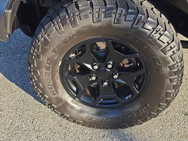 Used 2022 Jeep Gladiator Willys image 10