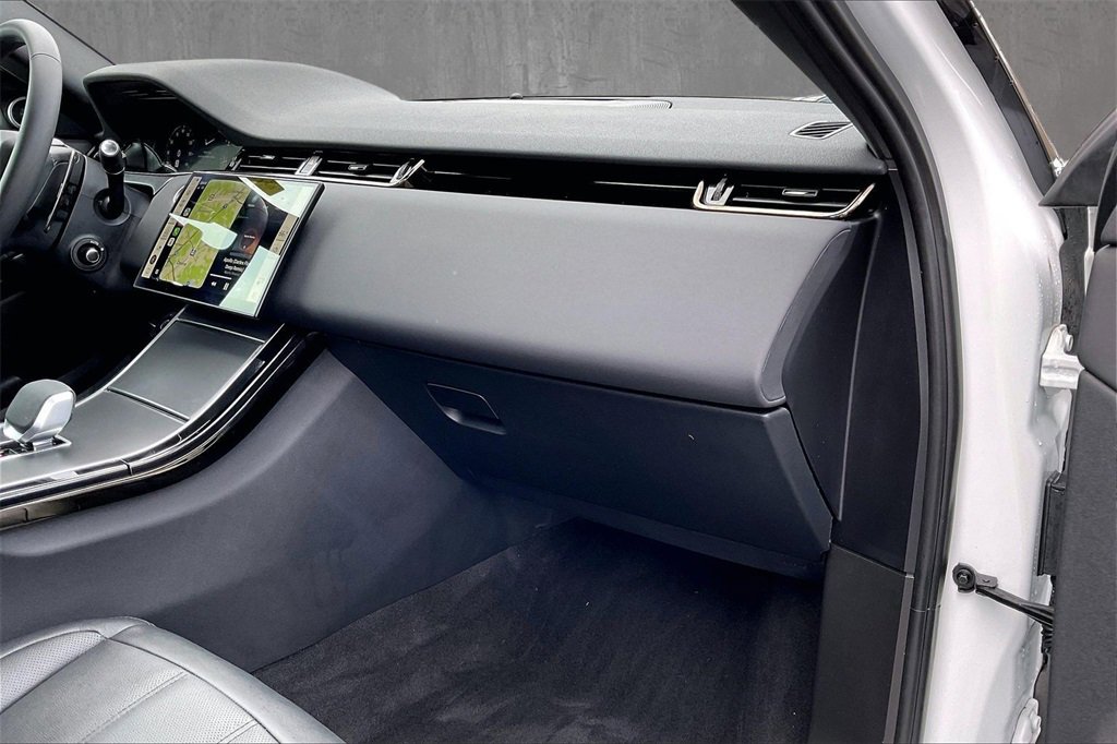 Used 2025 Land Rover Range Rover Evoque Dynamic SE image 26