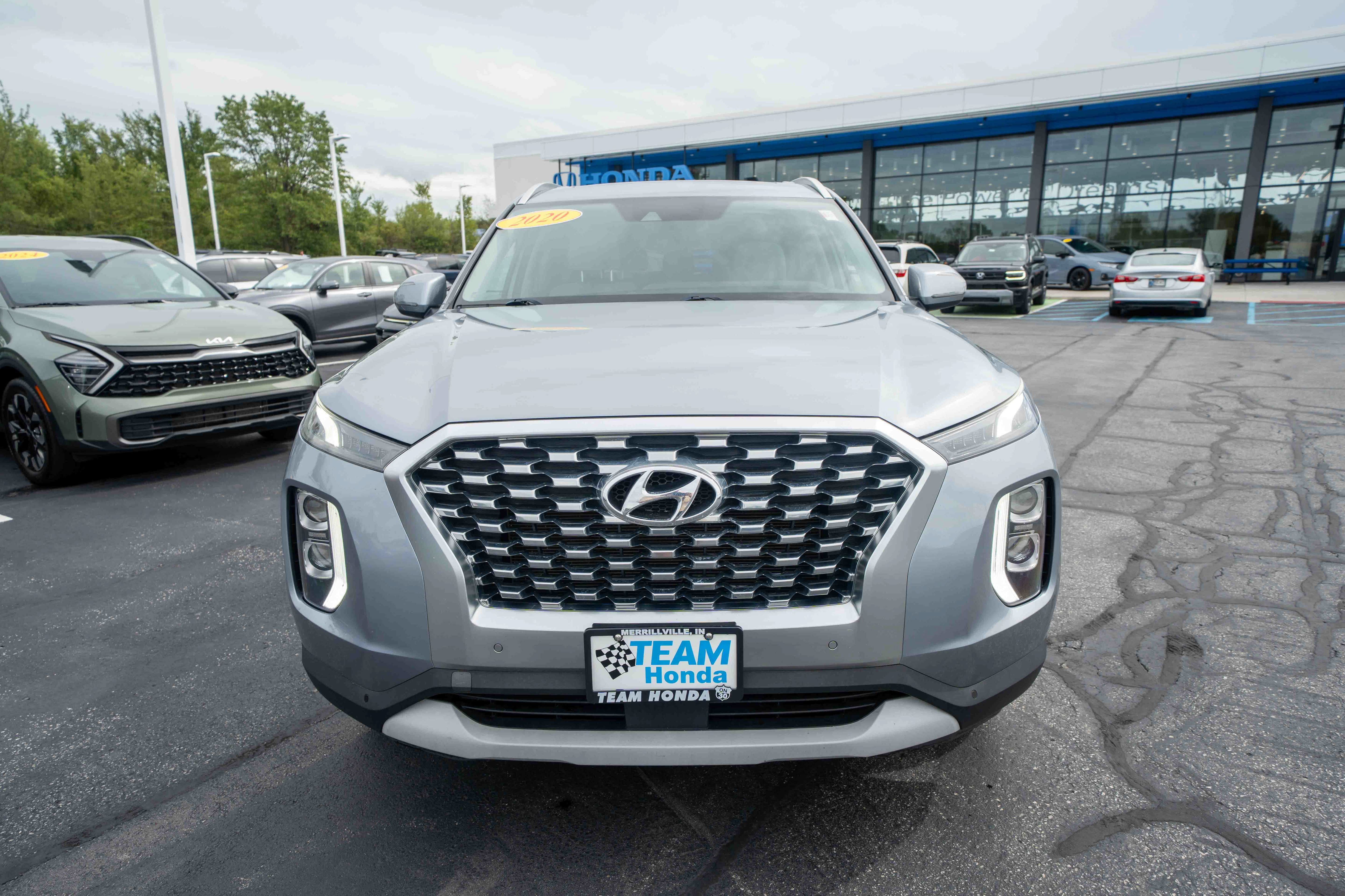 Used 2020 Hyundai Palisade SEL FWD image 2