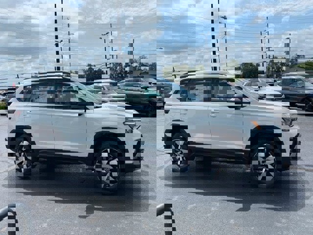 New 2025 Volkswagen Taos S image 9