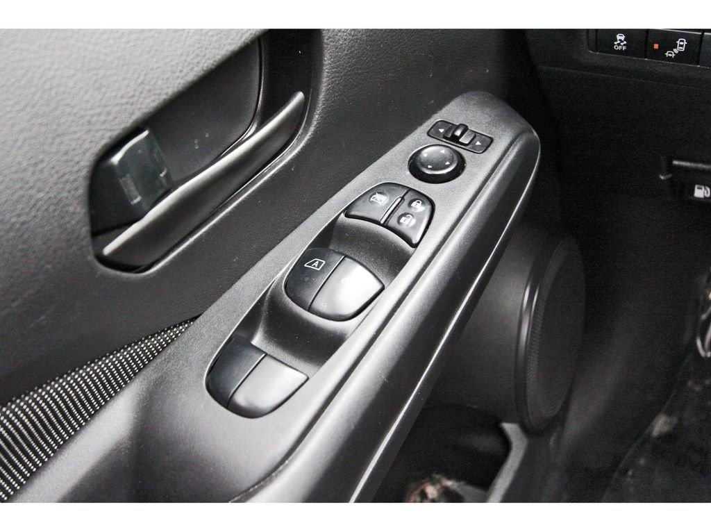 Used 2020 Nissan Kicks S image 21