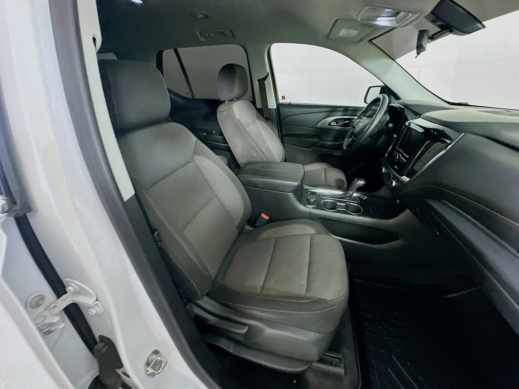 Used 2020 Chevrolet Traverse LS image 30