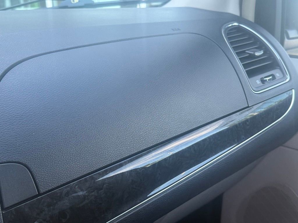 Used 2016 Chrysler Town & Country Touring w/ Driver Convenience Group image 24