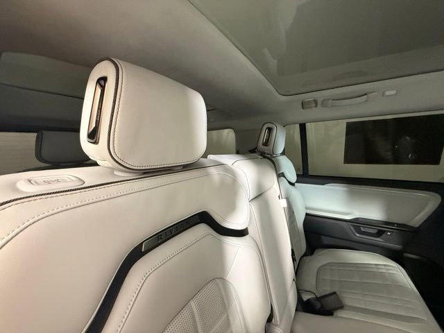 Used 2025 Rivian R1S Premium AWD/4WD image 28