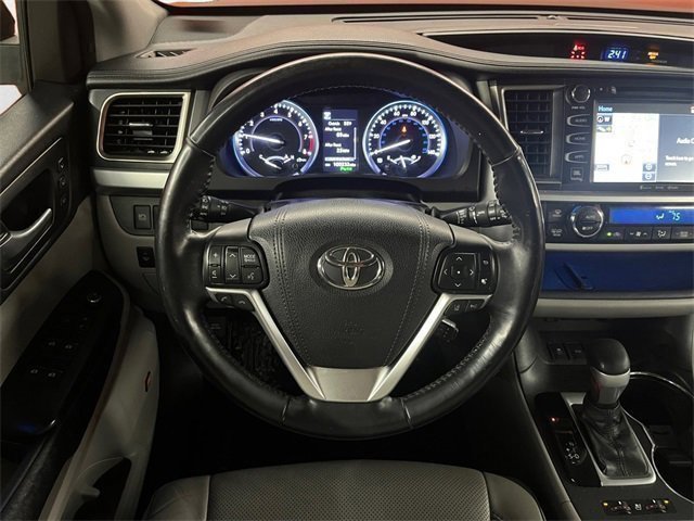 Used 2017 Toyota Highlander AWD V6 image 13