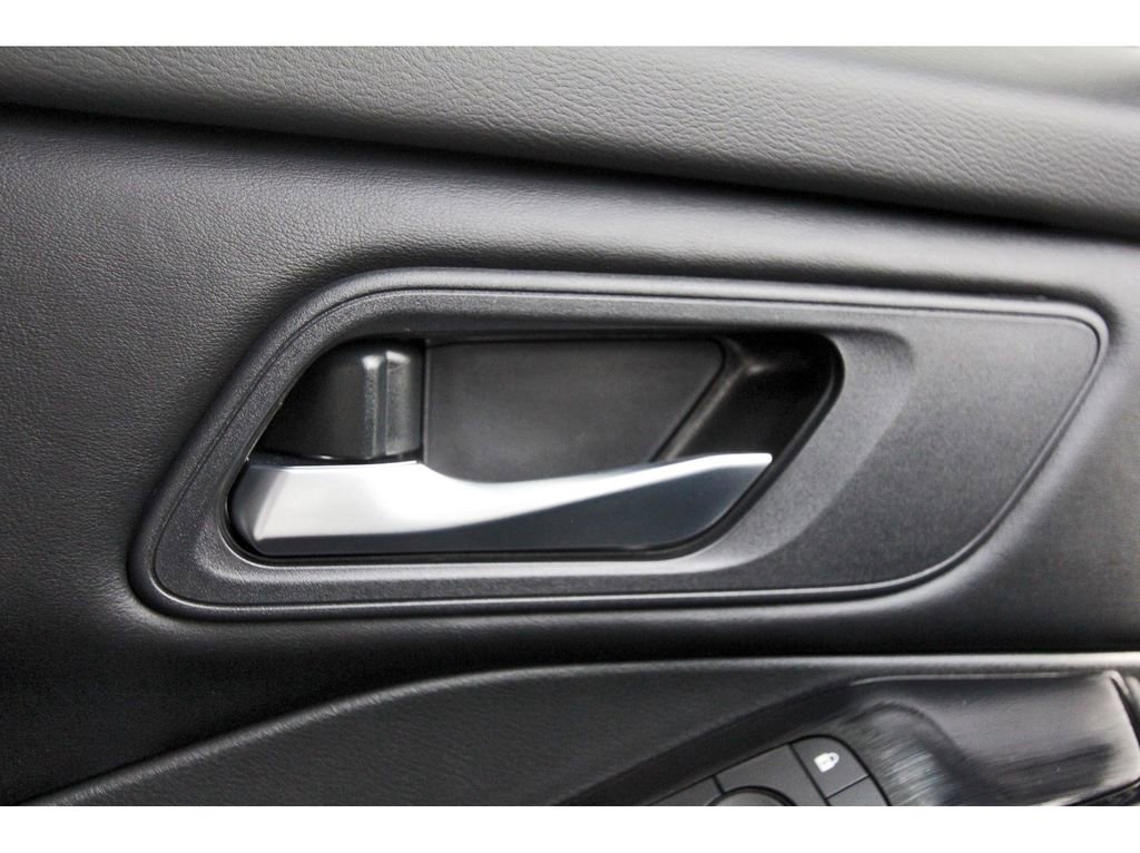 Used 2025 Nissan Rogue SV image 24