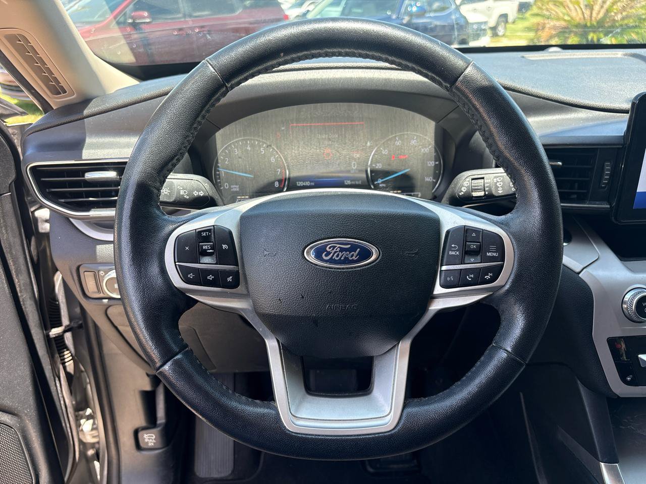 Used 2023 Ford Explorer XLT AWD/4WD image 11