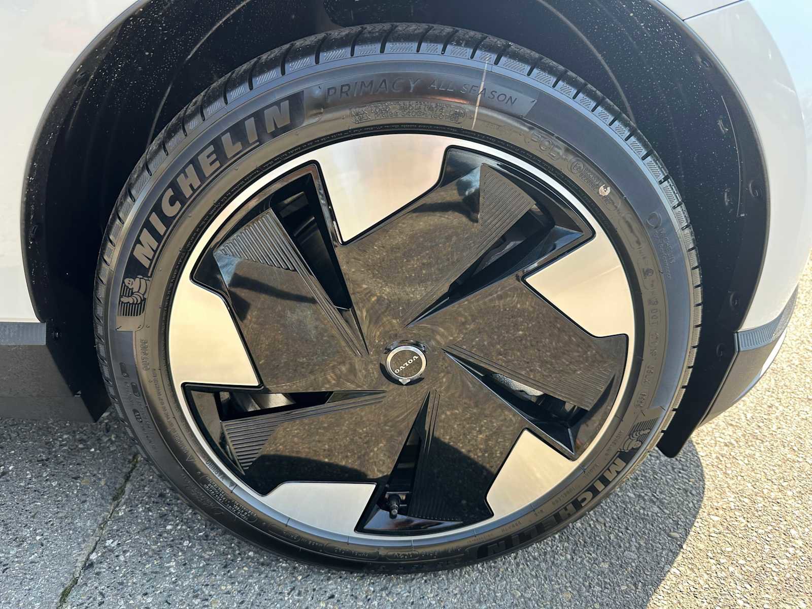 New 2025 Volvo EX30 Plus w/ Protection Package Premier image 9