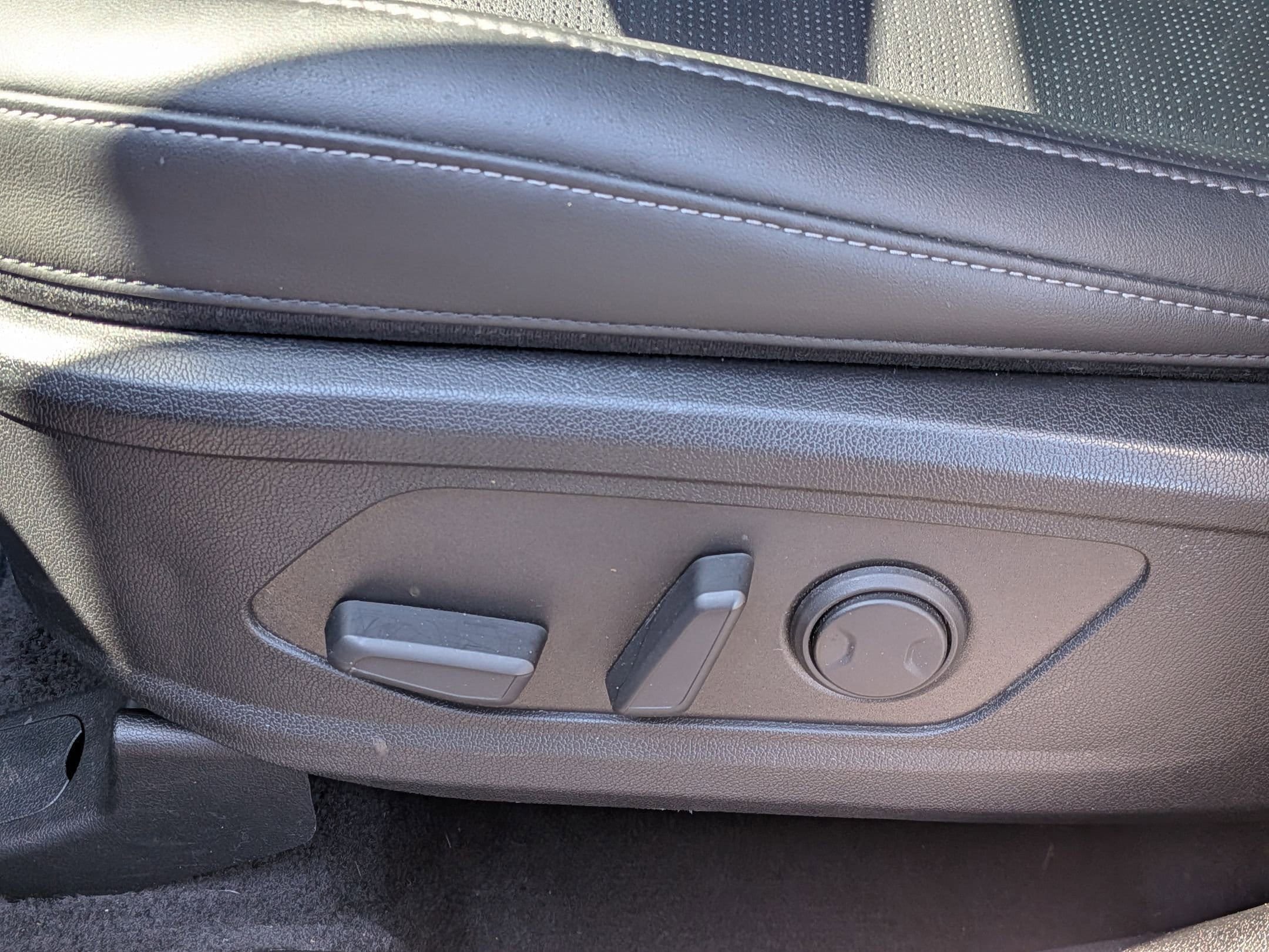Used 2025 Kia Sorento S FWD image 13