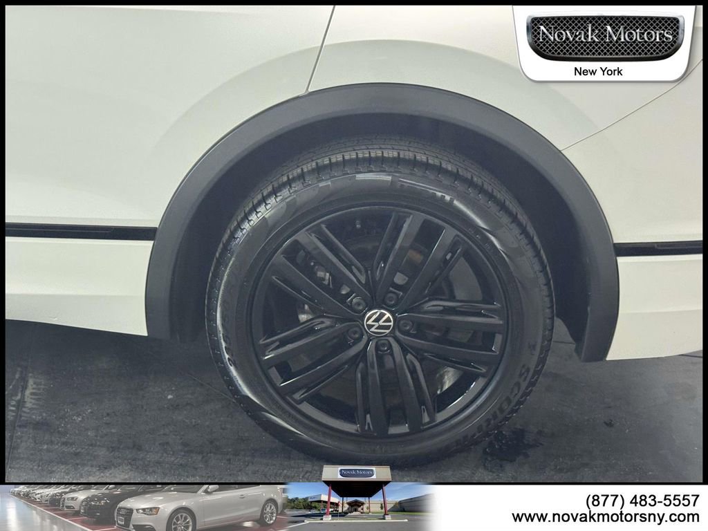 Used 2022 Volkswagen Tiguan SE R-Line image 9