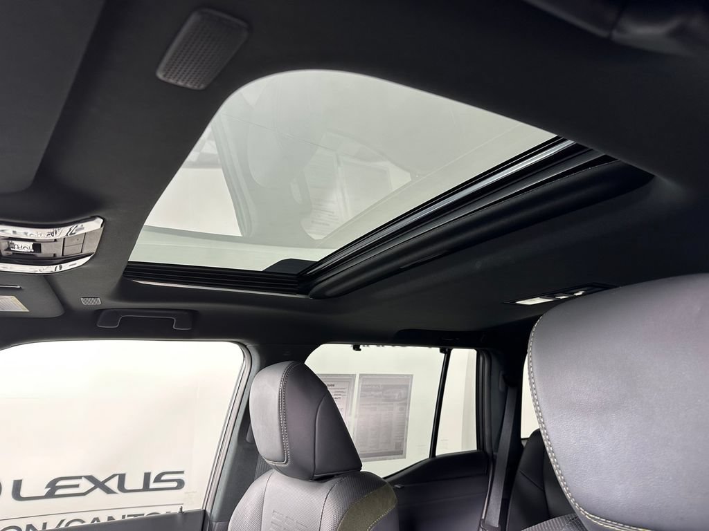 Used 2024 Lexus GX 550 AWD/4WD image 4