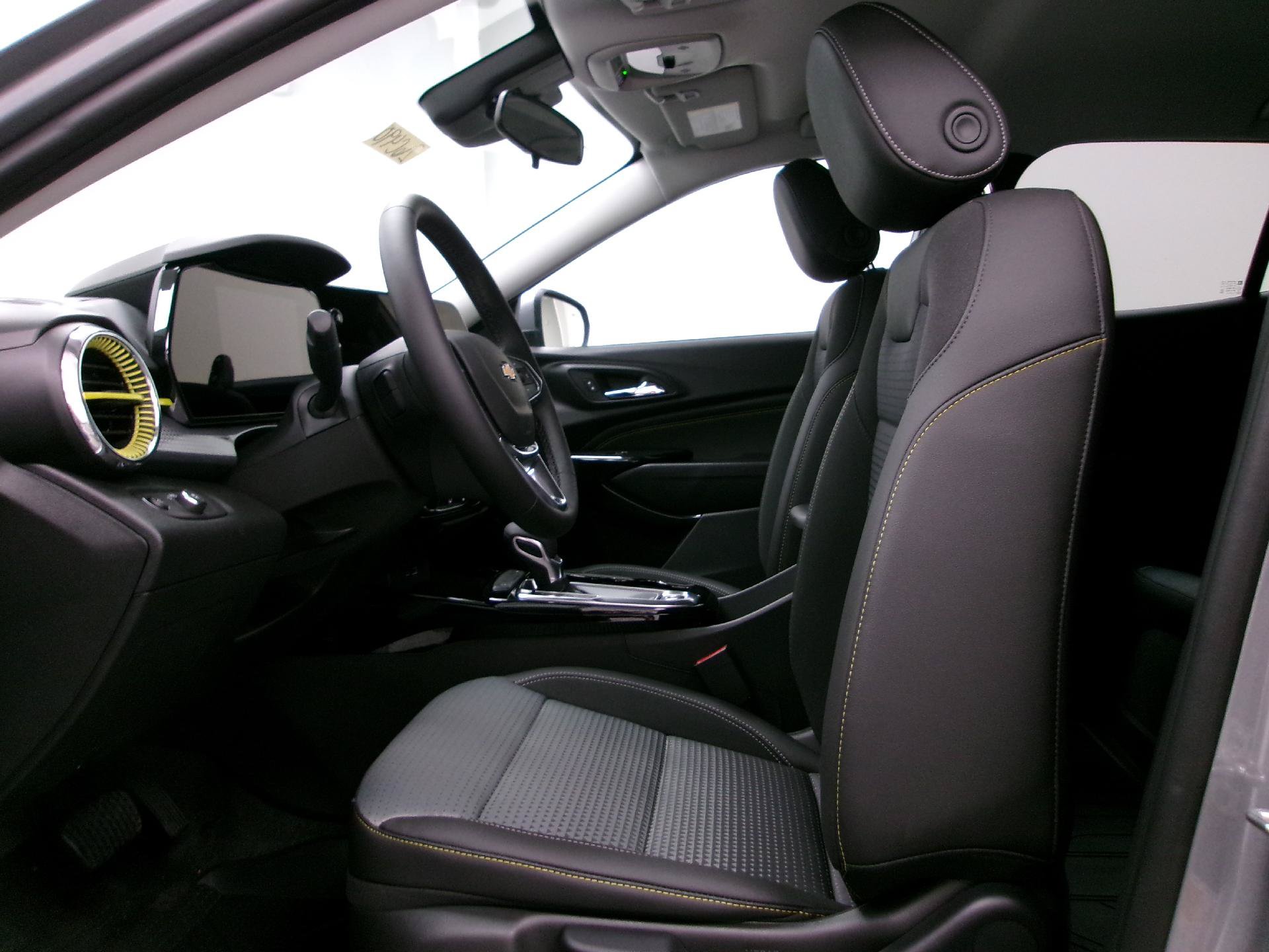 New 2026 Chevrolet Trax LT w/ Driver Confidence Package FWD image 8