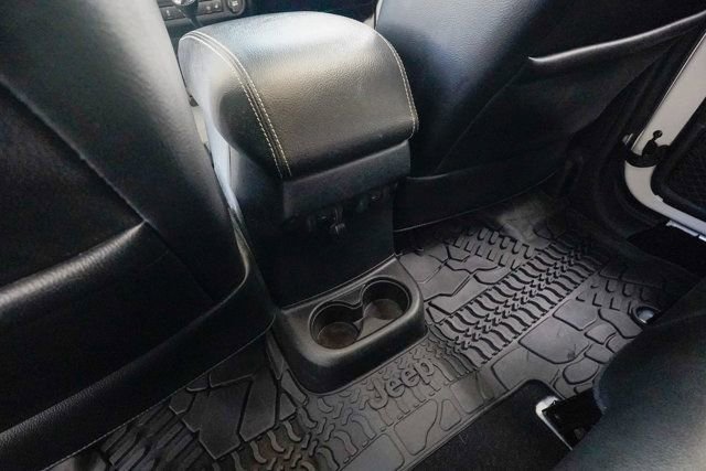 Used 2016 Jeep Wrangler Unlimited Rubicon AWD/4WD image 77