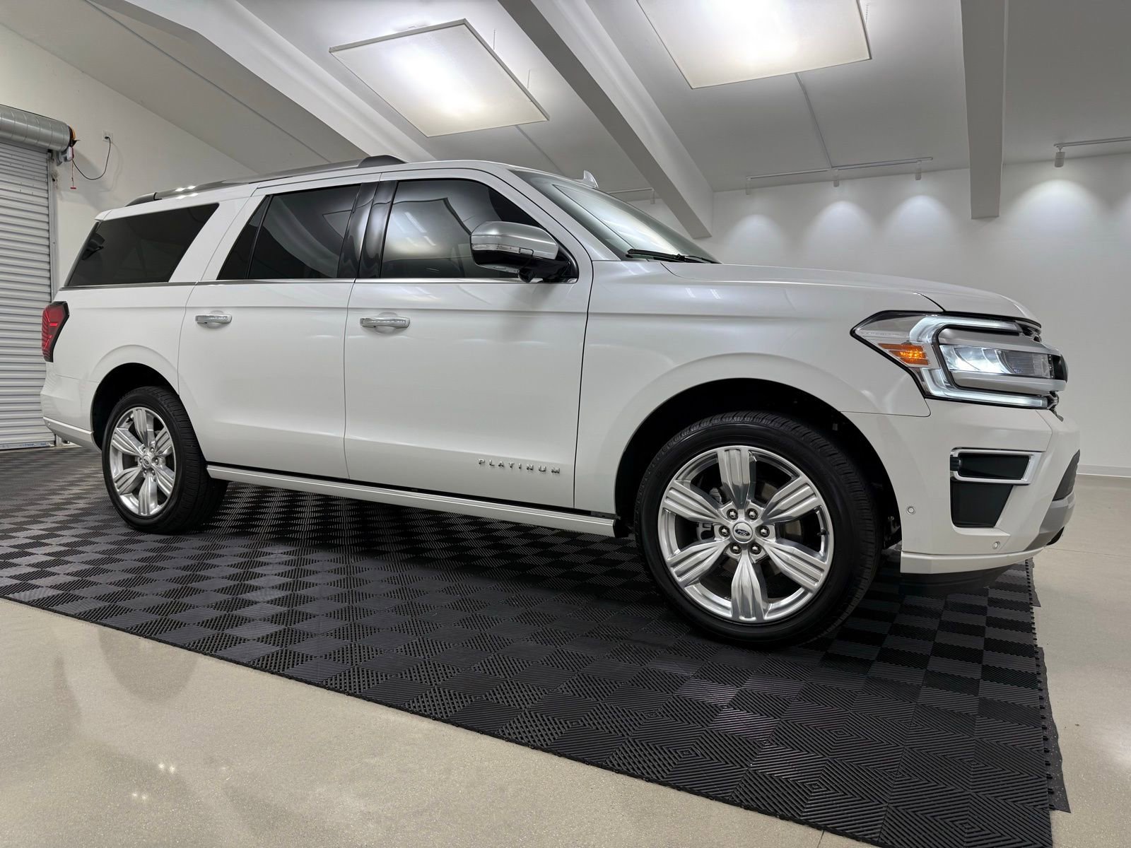 Used 2024 Ford Expedition Max Platinum image 1