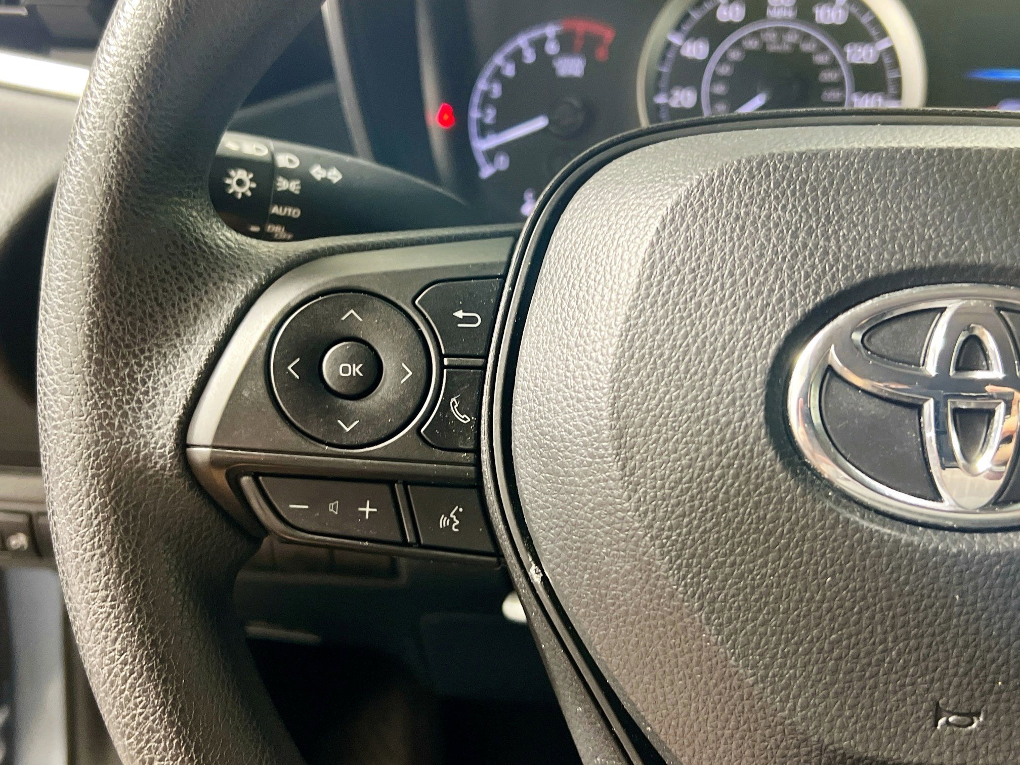 Used 2020 Toyota Corolla LE image 18