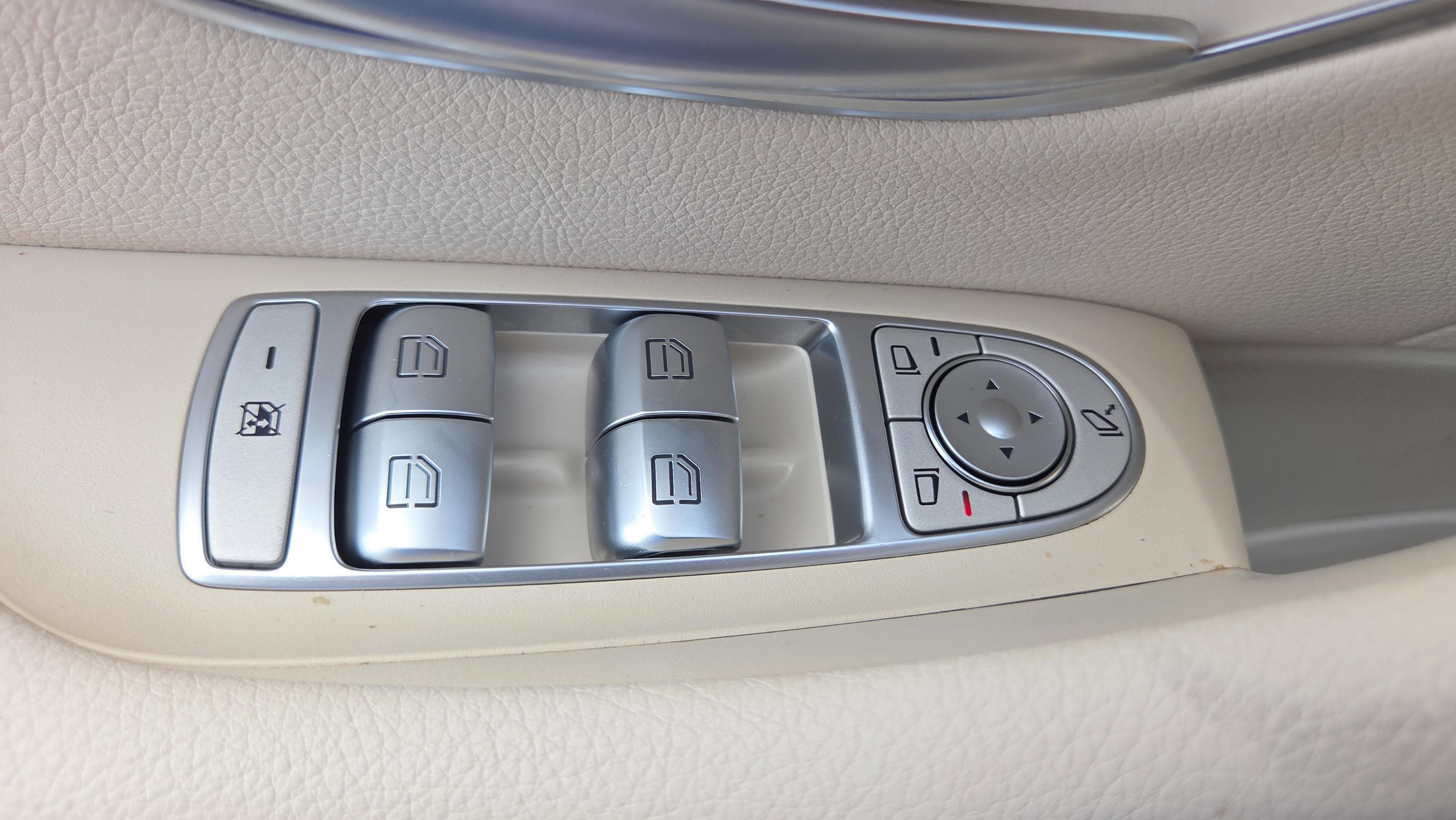 Used 2018 Mercedes-Benz E 300 image 35