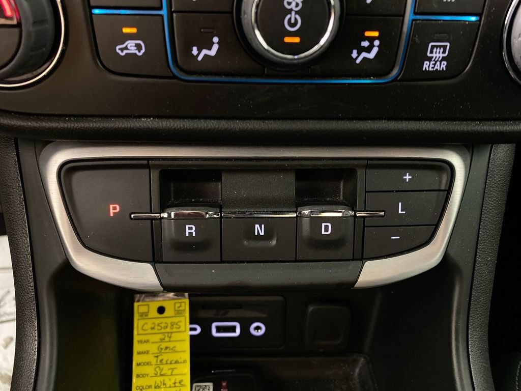 Certified 2024 GMC Terrain SLT w/ Infotainment Package II AWD/4WD image 19