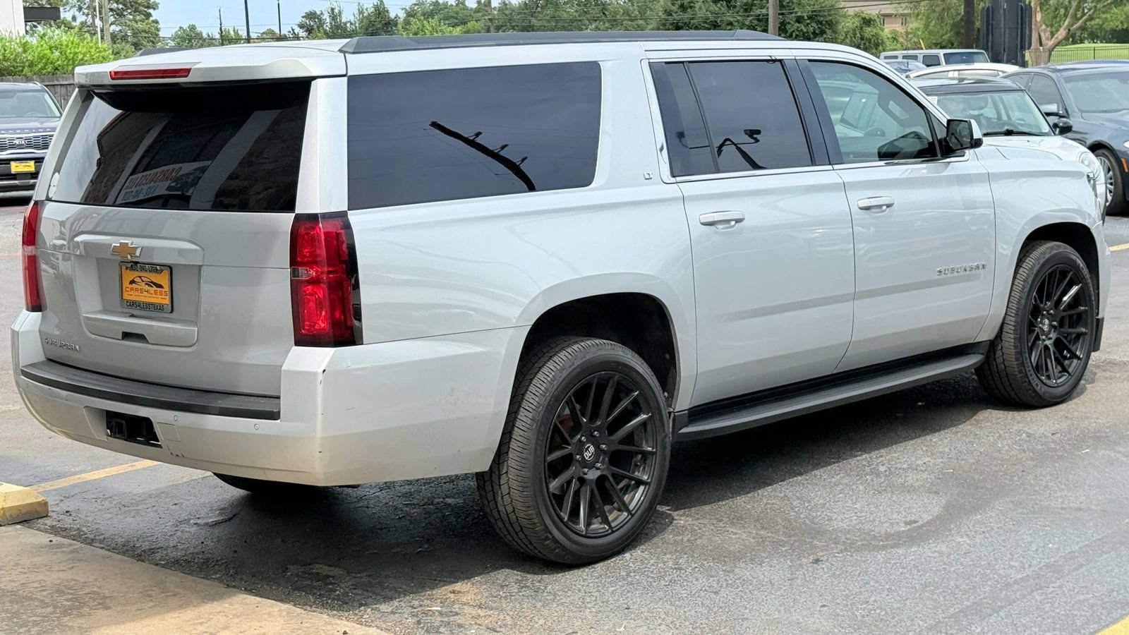 Used 2016 Chevrolet Suburban LT RWD image 7