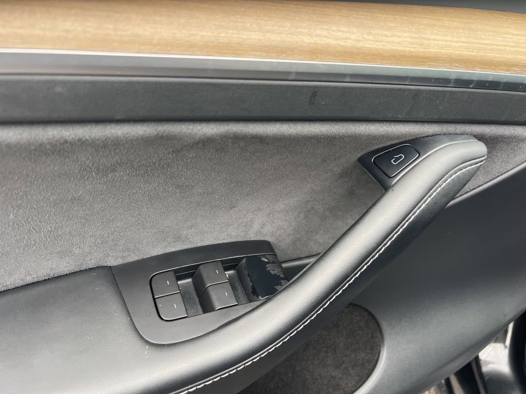 Used 2022 Tesla Model Y Long Range image 19