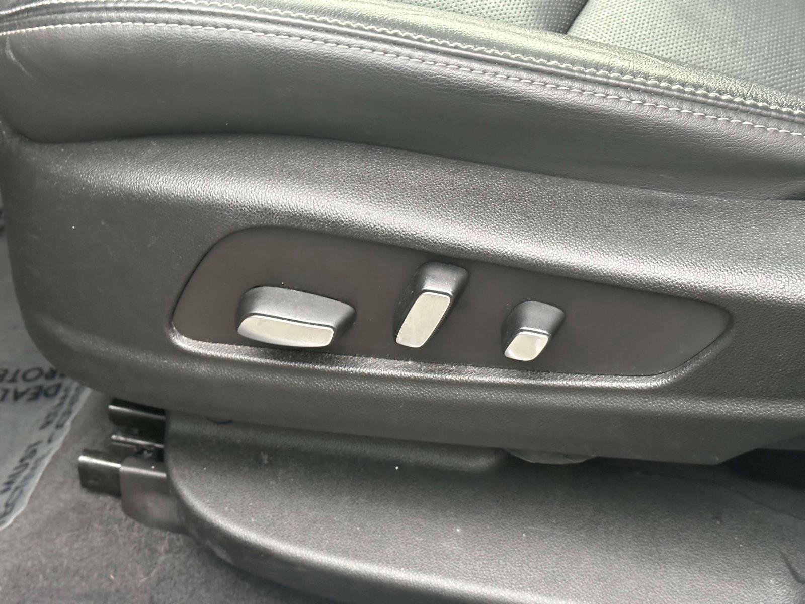 Used 2022 Cadillac XT6 Premium Luxury w/ Technology Package image 18