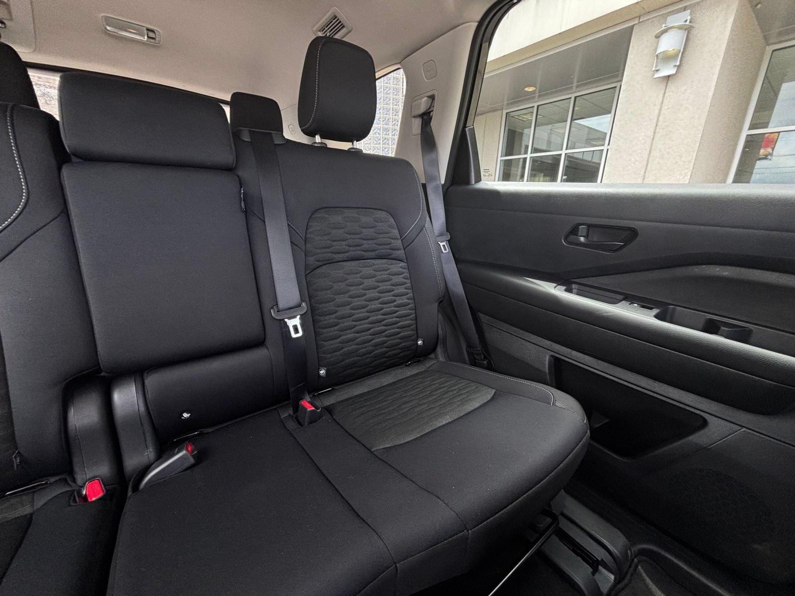 Used 2025 Nissan Pathfinder SV FWD image 40
