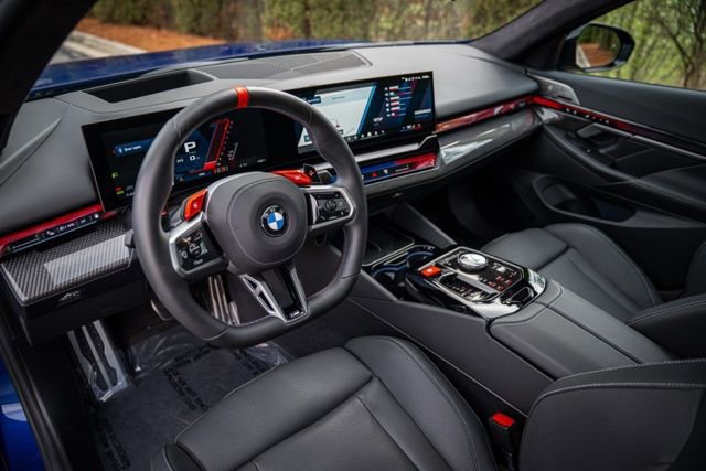 Used 2025 BMW M5 w/ Executive Package image 28