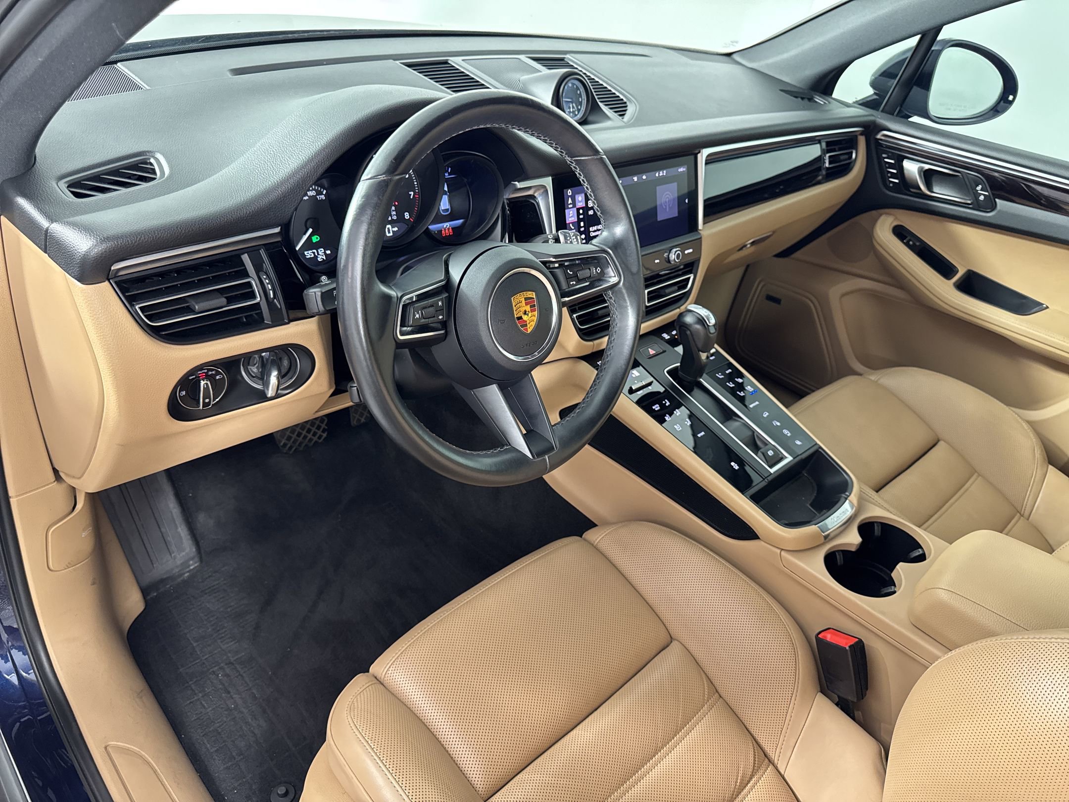 Certified 2022 Porsche Macan AWD/4WD image 4