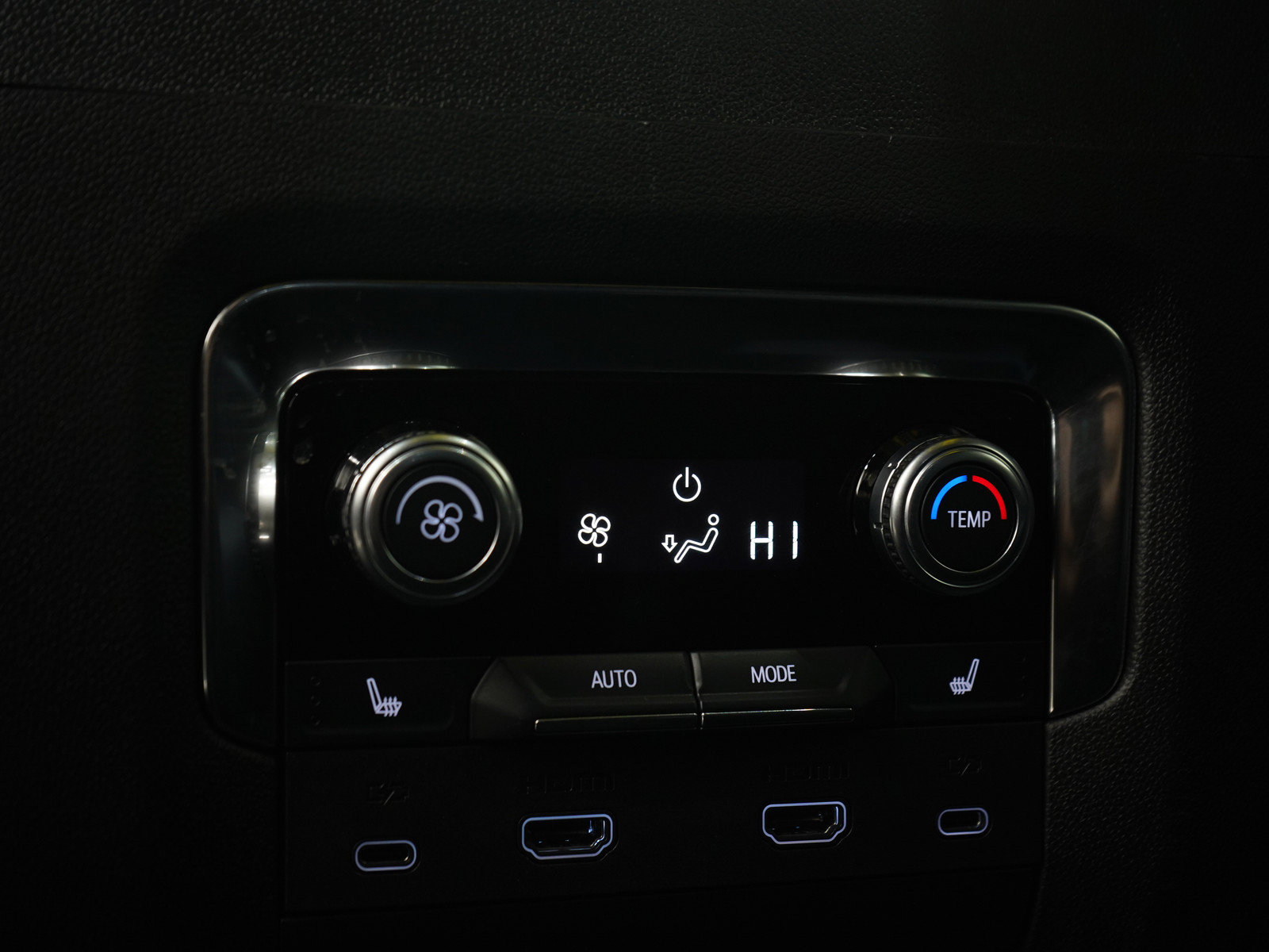 Used 2025 GMC Yukon XL Denali w/ Denali Reserve Package AWD/4WD image 18