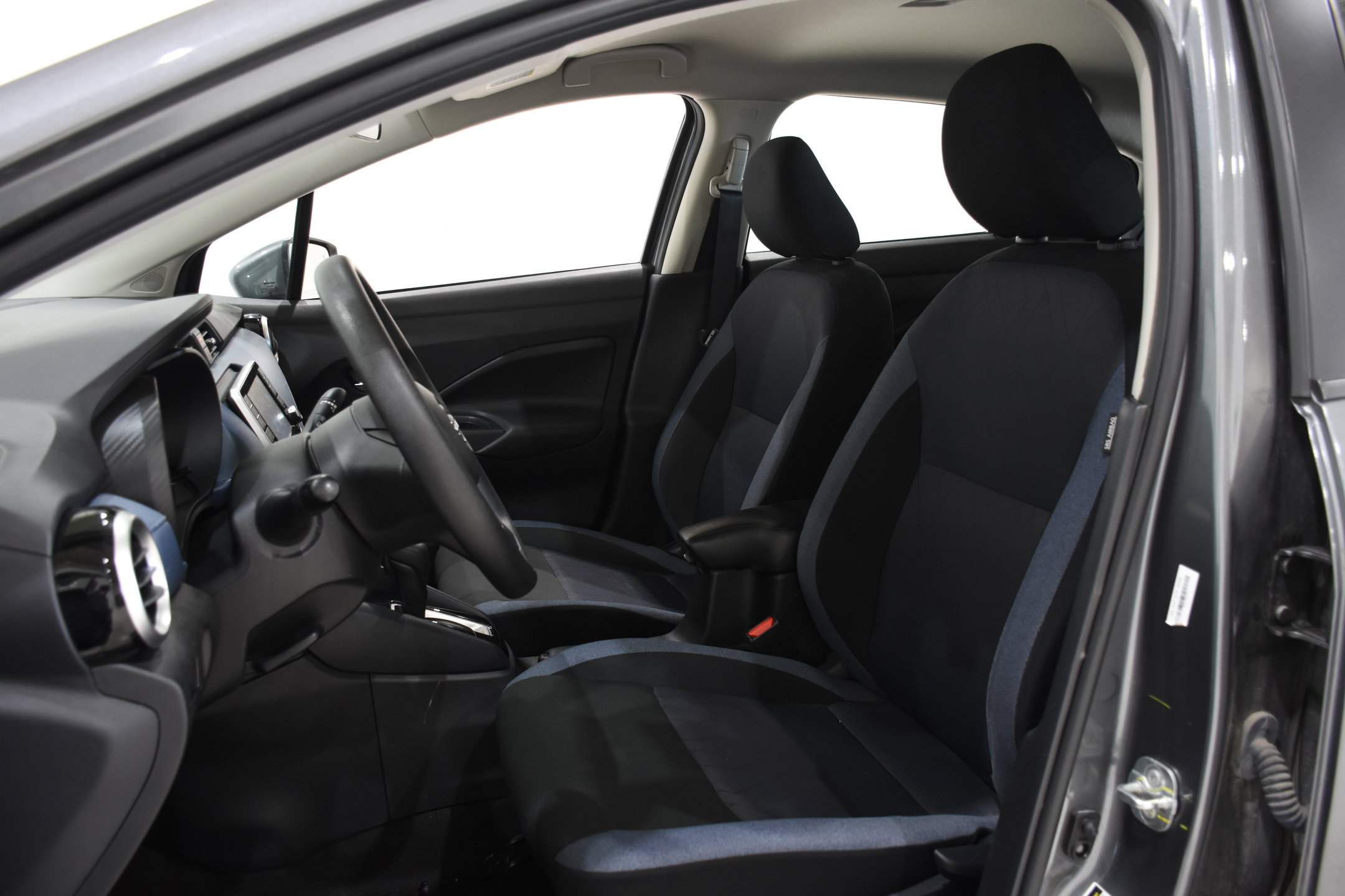 Used 2025 Nissan Versa SV FWD image 21