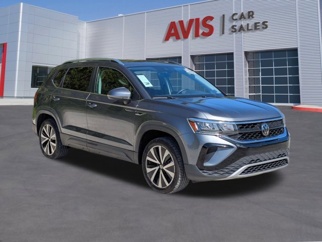 Used 2024 Volkswagen Taos SE image 3