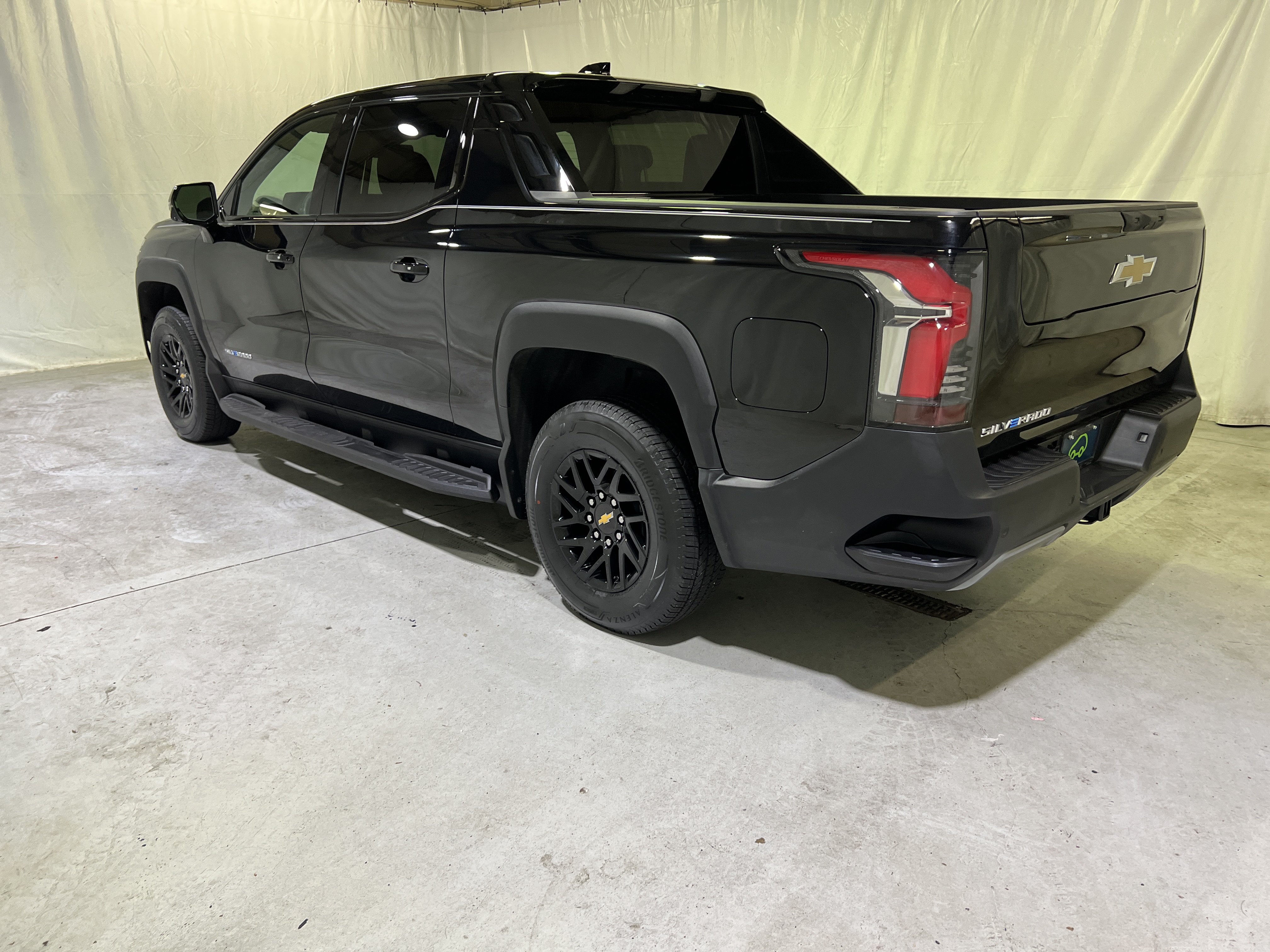 Certified 2025 Chevrolet Silverado EV LT AWD/4WD image 8
