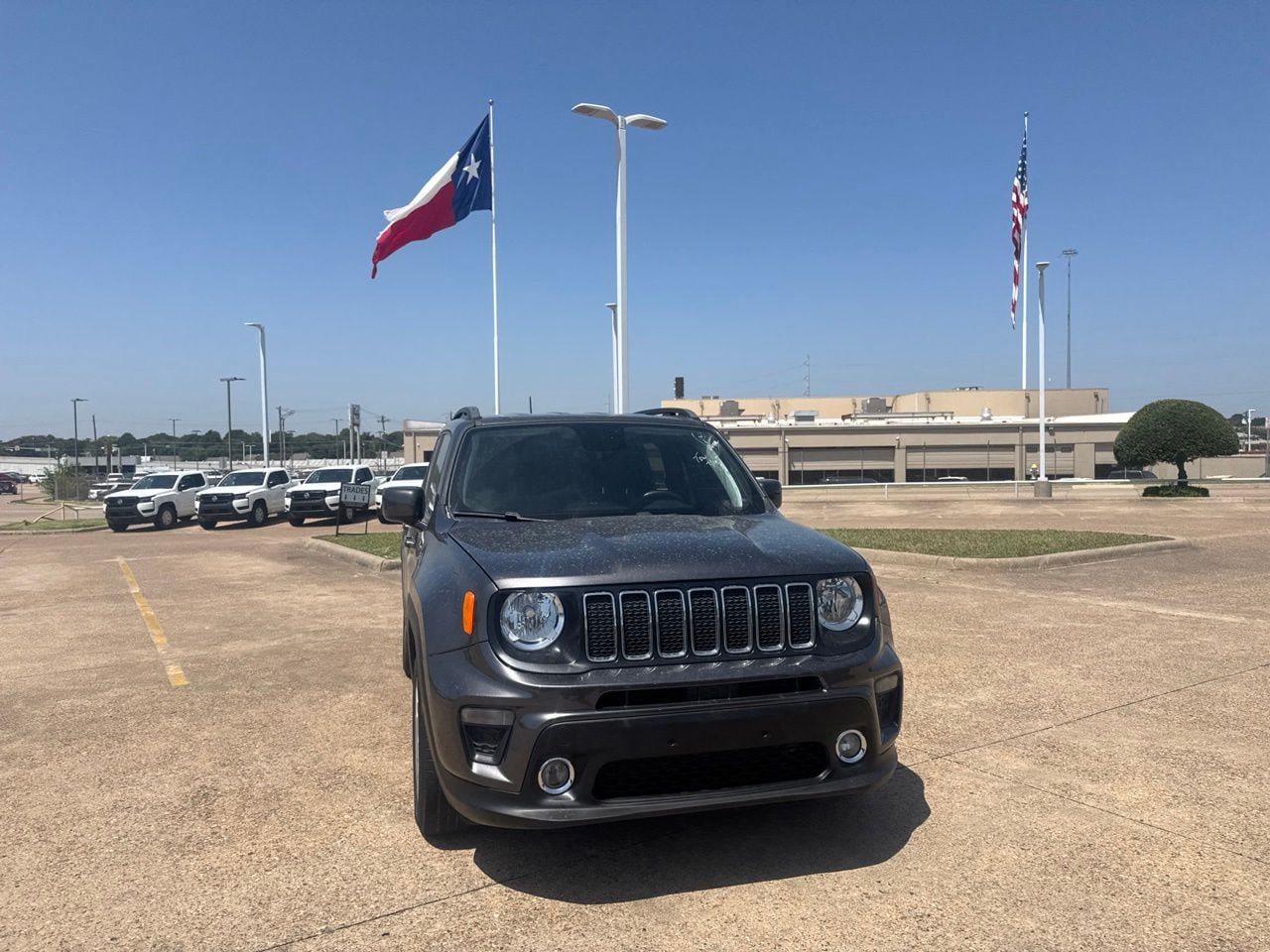 Used 2019 Jeep Renegade Latitude FWD image 3