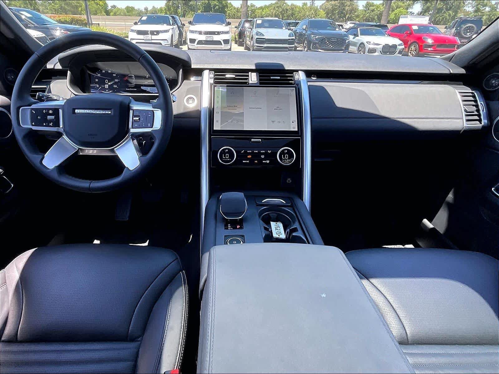 Used 2025 Land Rover Discovery S AWD/4WD image 15