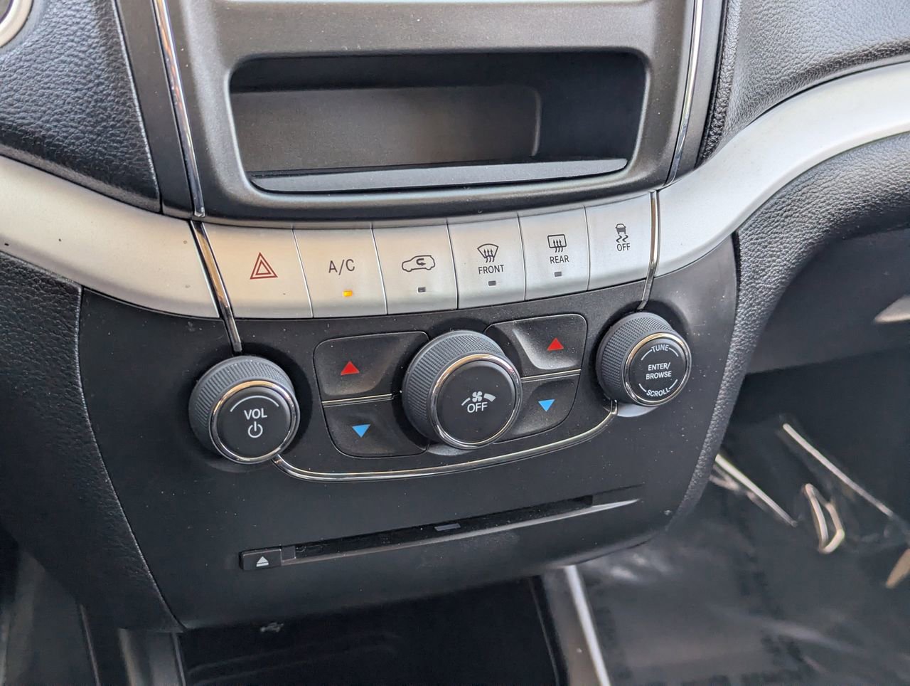 Used 2020 Dodge Journey SE w/ SE Popular Equipment Group image 26