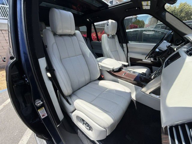 Used 2017 Land Rover Range Rover Supercharged AWD/4WD image 4