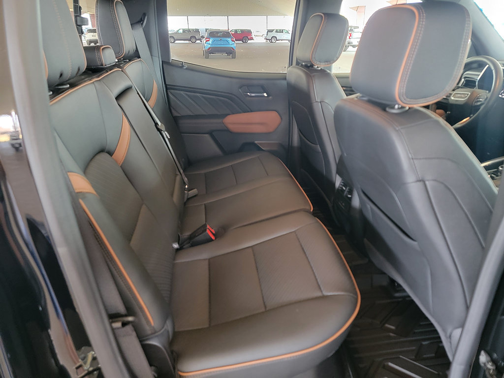 Used 2025 GMC Canyon AT4 w/ AT4 Premium Package AWD/4WD image 7