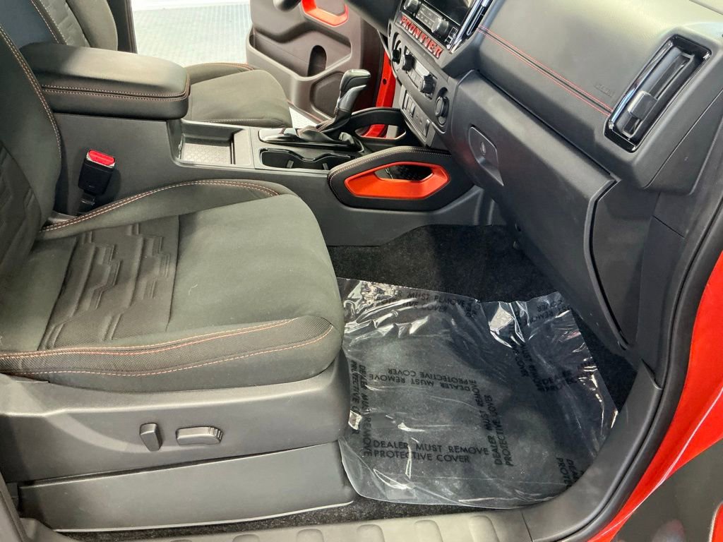 Used 2025 Nissan Frontier PRO-4X AWD/4WD image 13