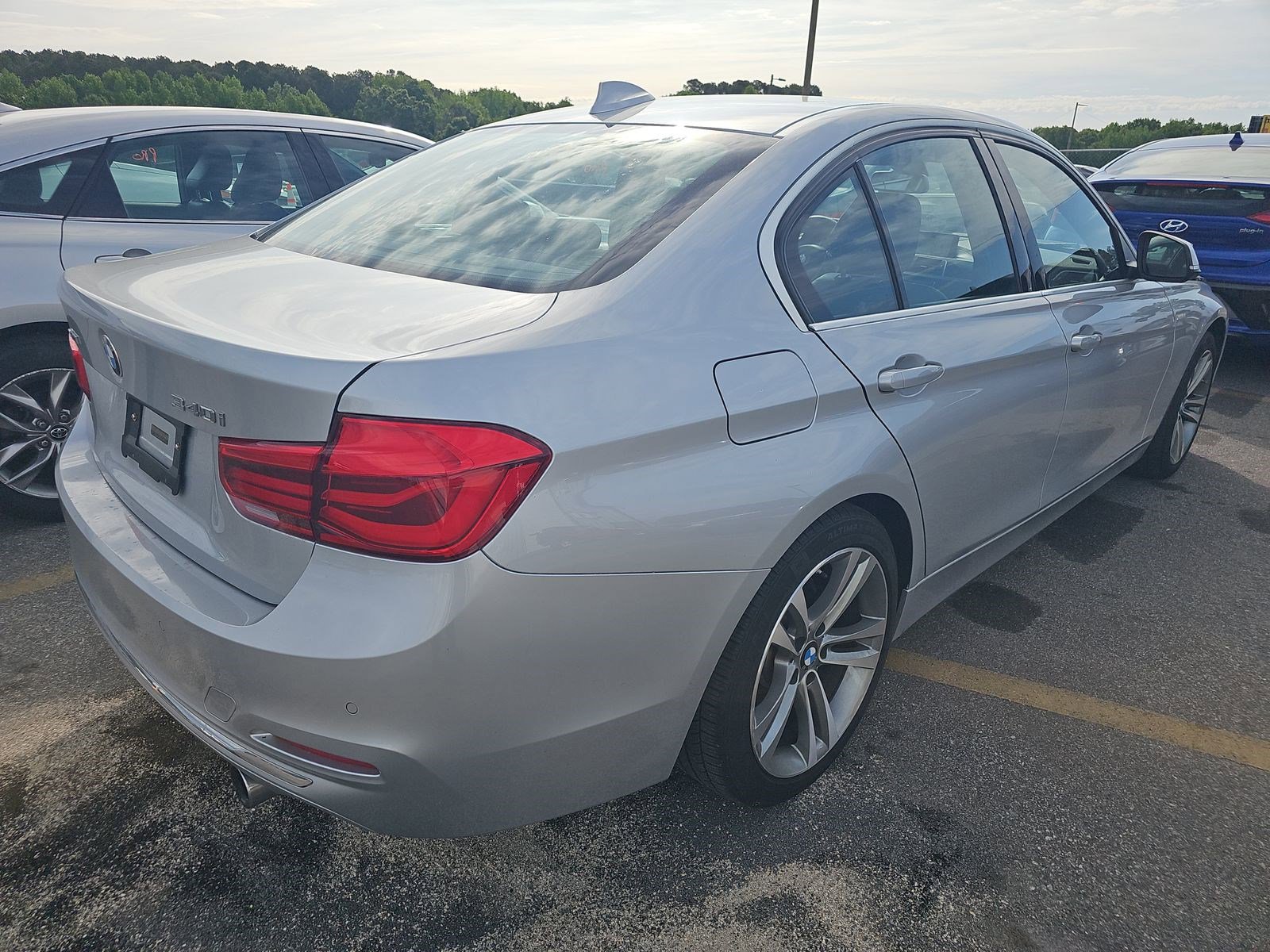 Used 2018 BMW 340i xDrive Sedan AWD/4WD image 6