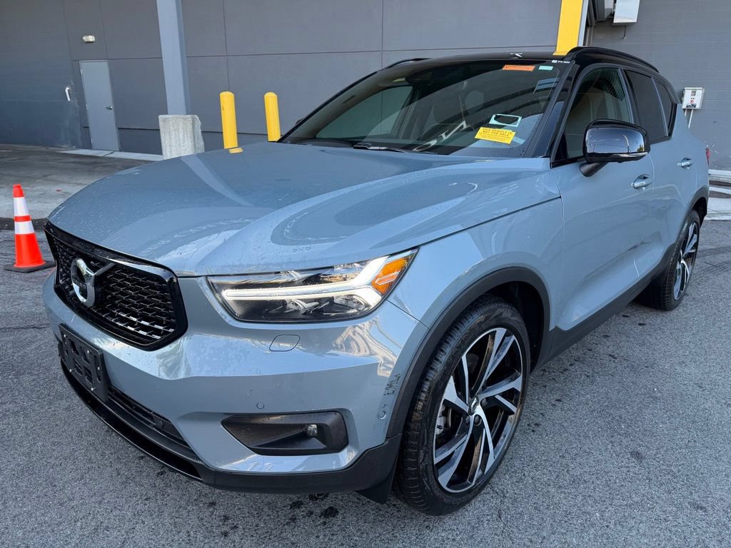 Used 2022 Volvo XC40 T5 R-Design w/ Advanced Package AWD/4WD video 1