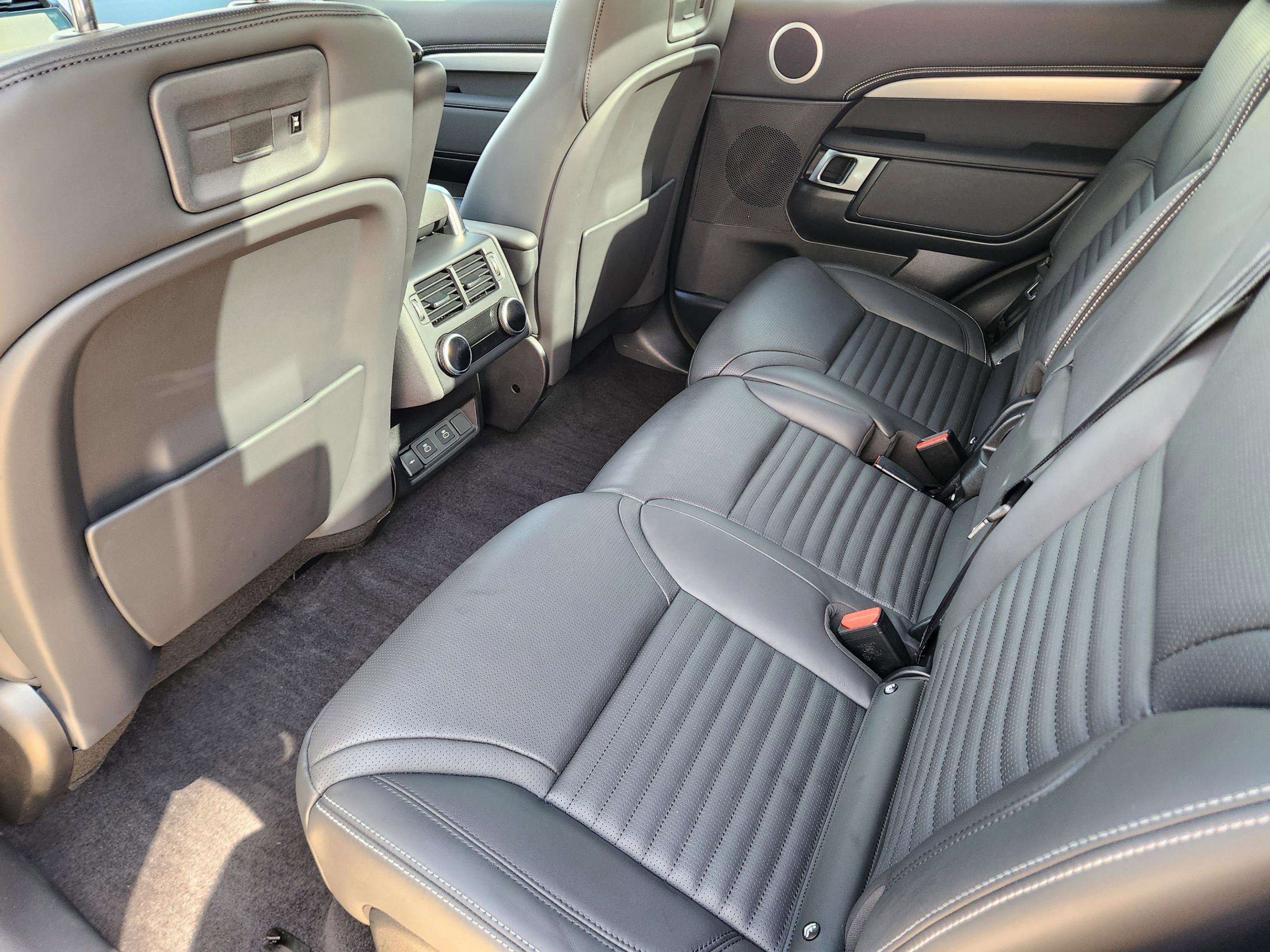 Certified 2025 Land Rover Discovery Dynamic SE image 29