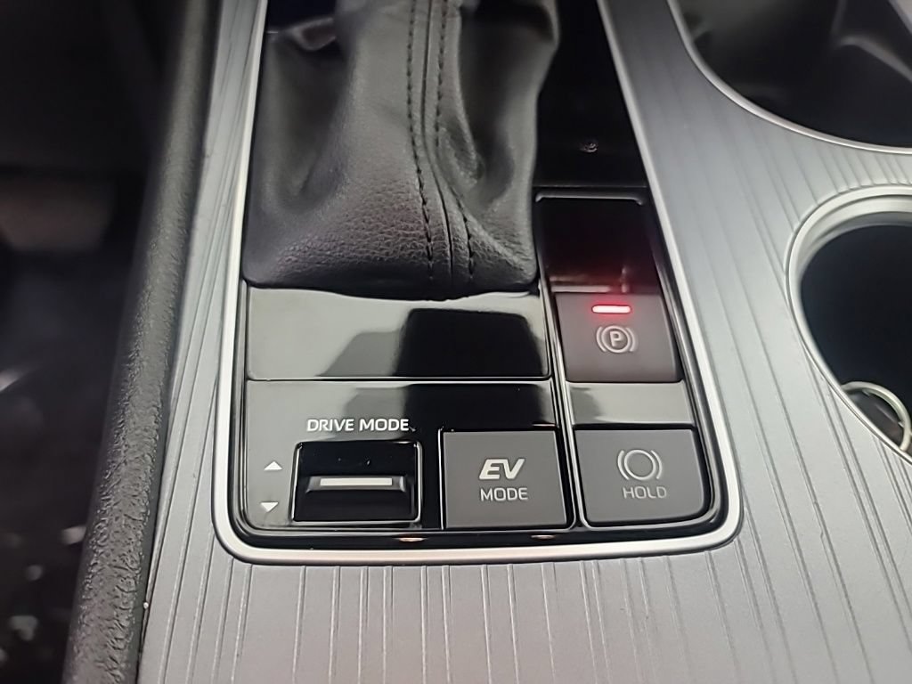 Used 2025 Toyota Sienna LE FWD image 40