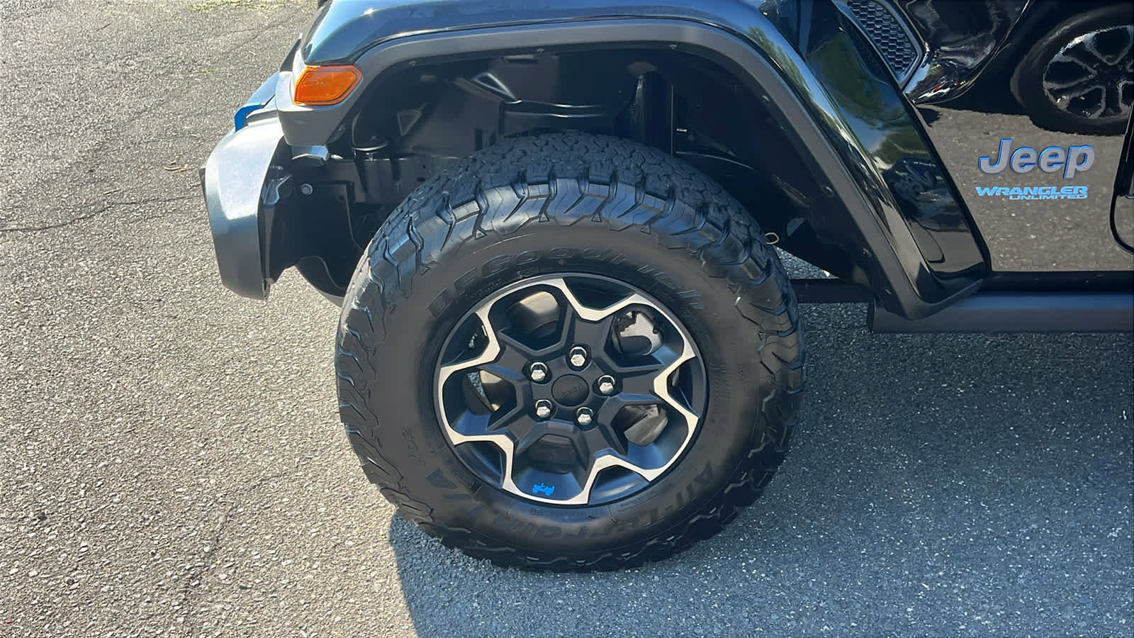 Used 2022 Jeep Wrangler Unlimited Rubicon 4xe w/ Cold Weather Group AWD/4WD image 5