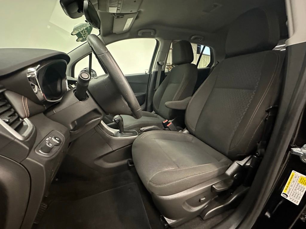Certified 2022 Chevrolet Trax LS w/ Tint and Cruise Package image 22