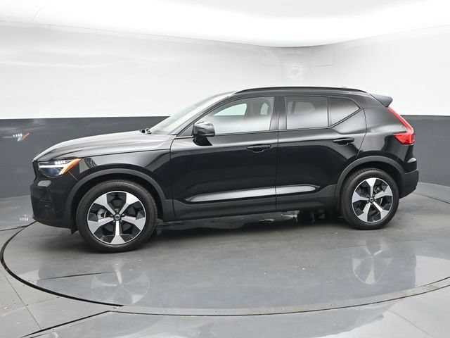 Used 2025 Volvo XC40 B5 Plus AWD/4WD image 4