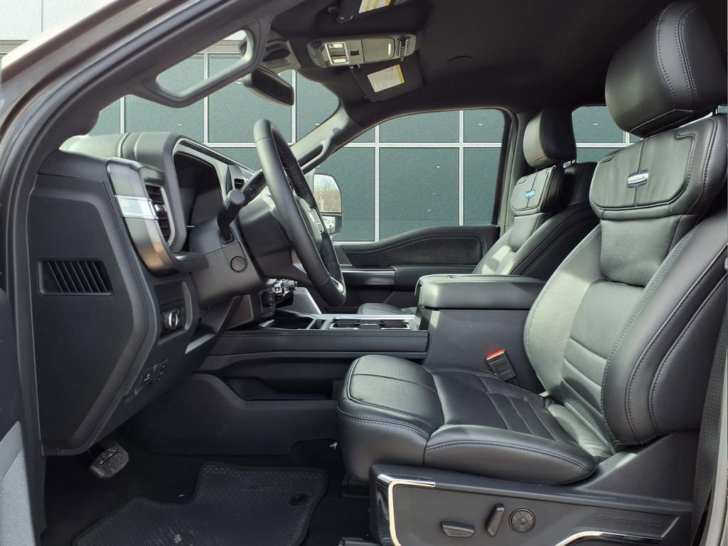 New 2025 Ford F450 Platinum image 18