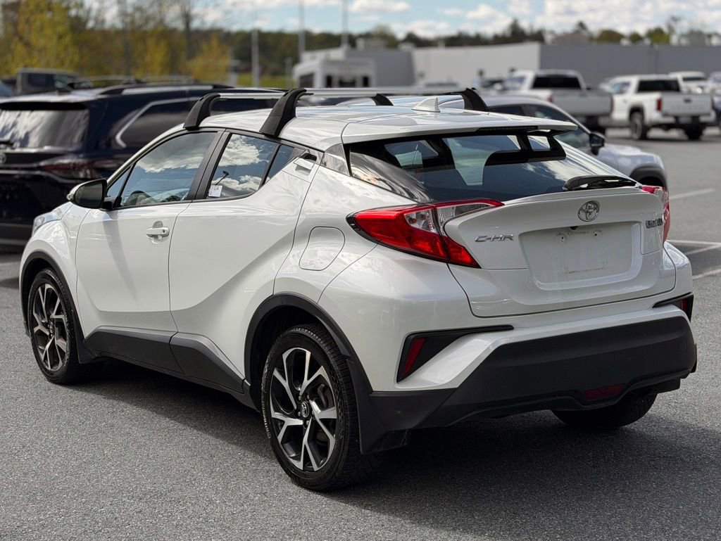Used 2018 Toyota C-HR XLE FWD image 3