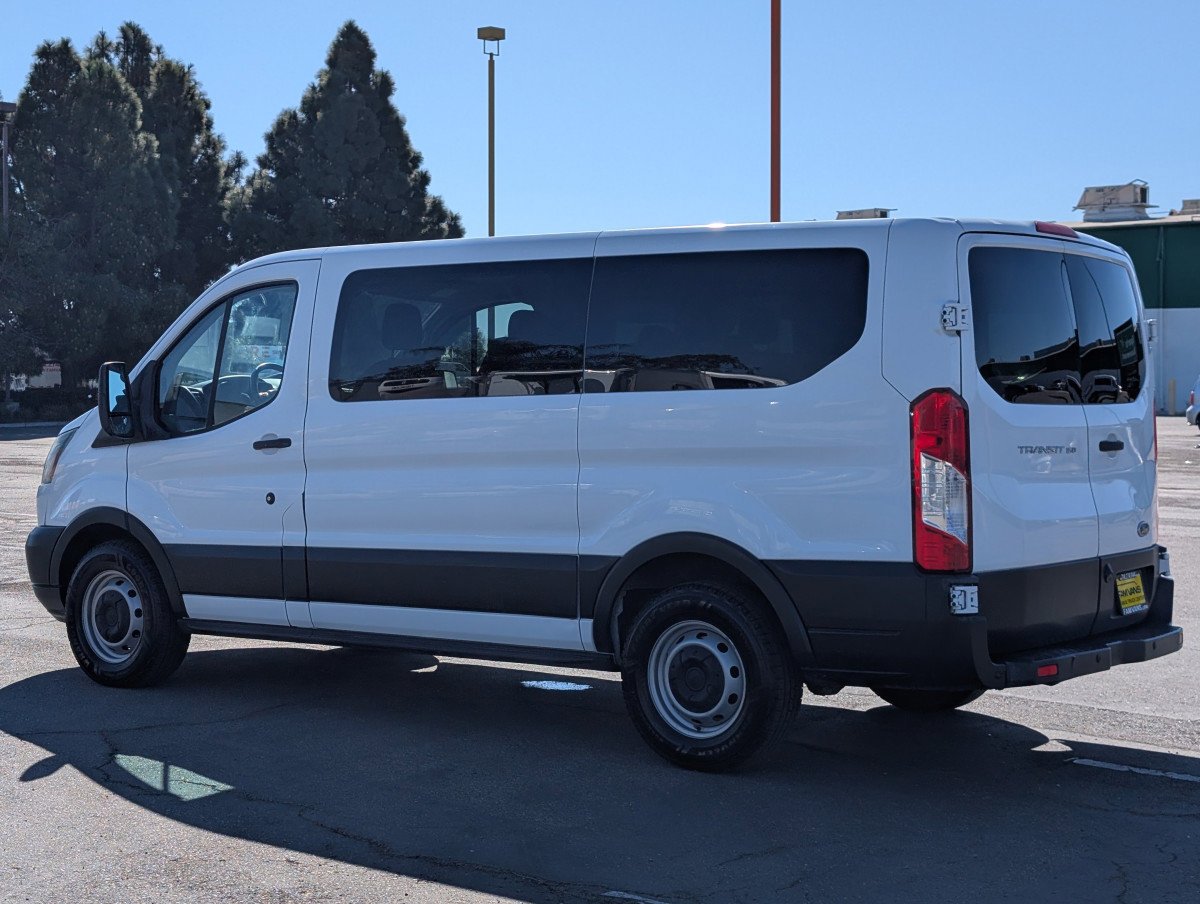 Used 2016 Ford Transit 150 XL RWD image 5