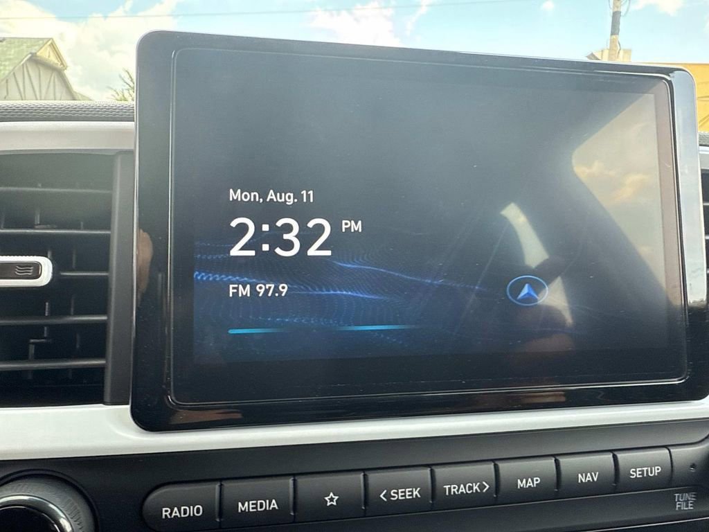 Used 2024 Hyundai Venue Limited image 20